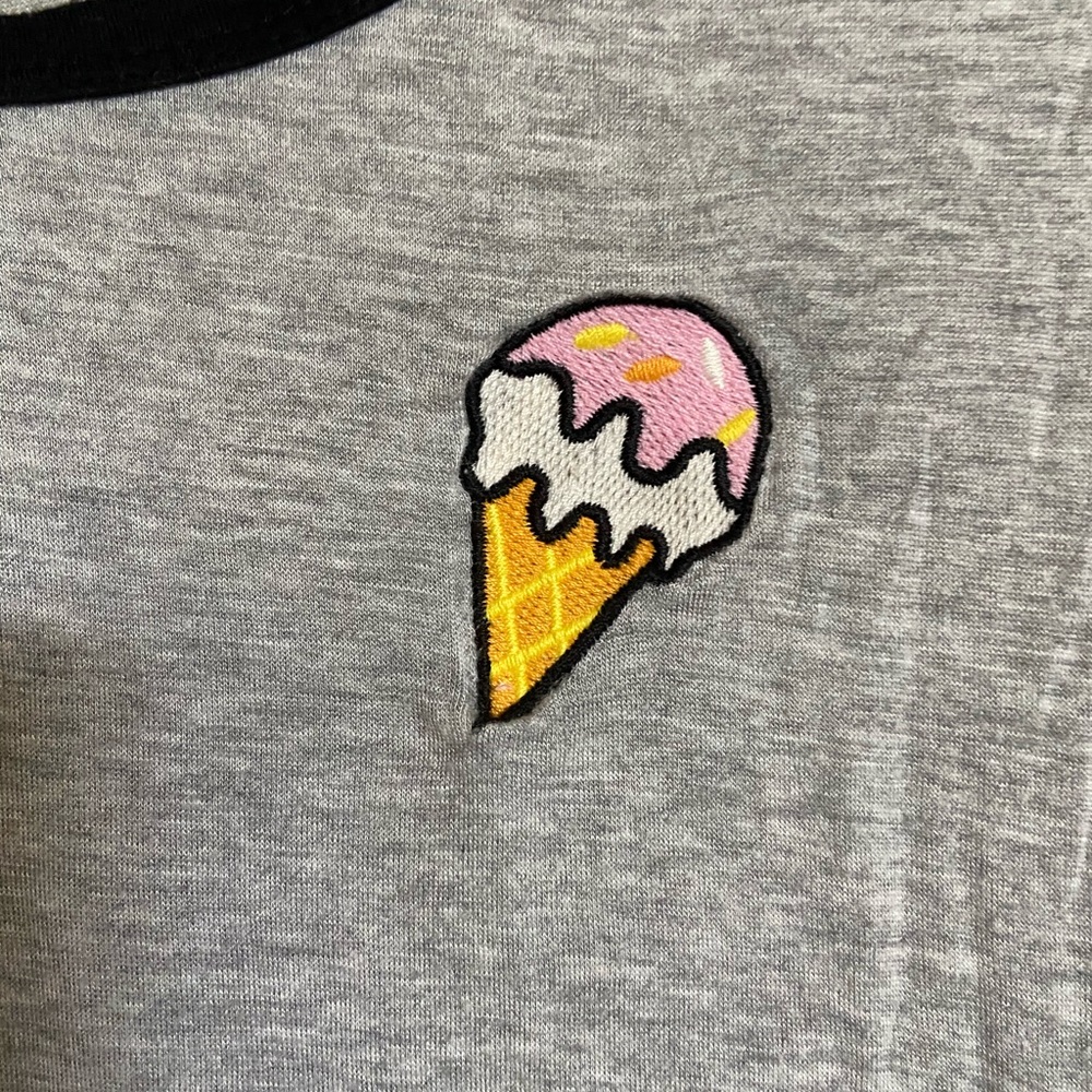 Simple tee - Picture 2 of 4